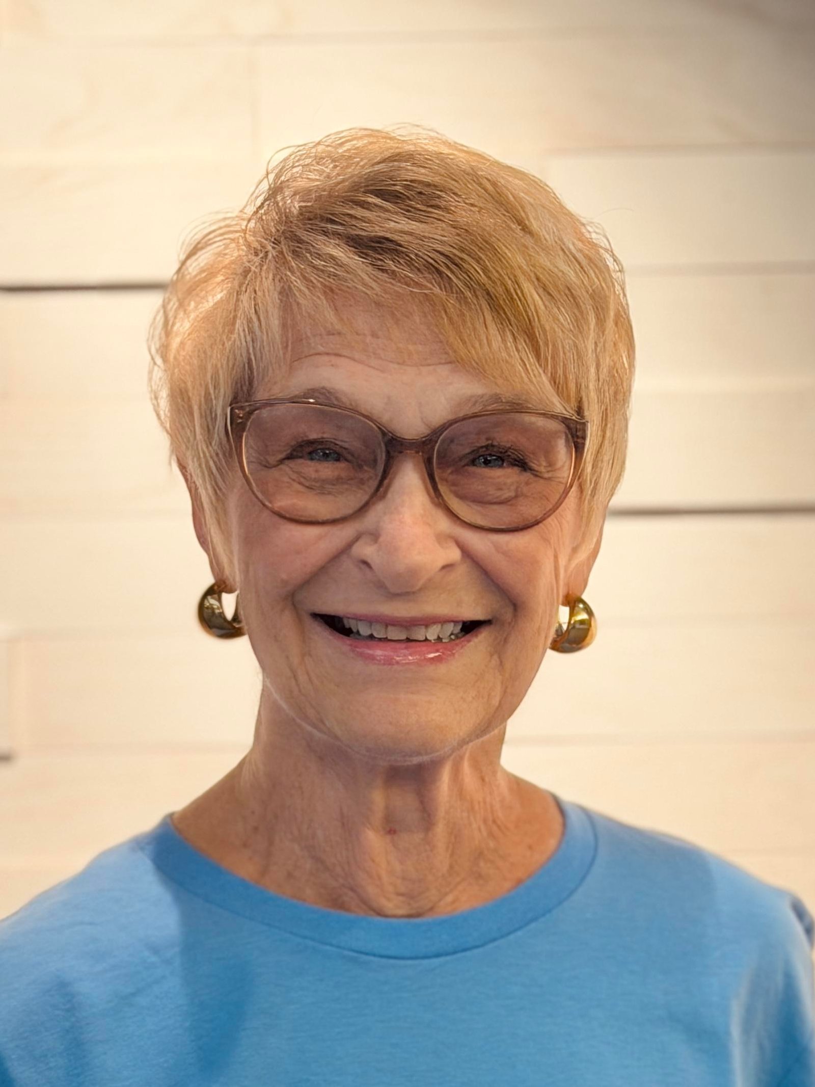 headshot of deb schuiteman